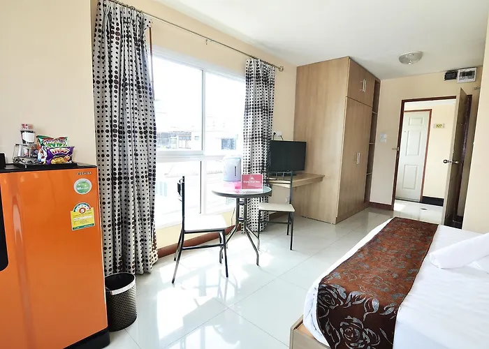 Zen Inthamara Soi 49 Hotel