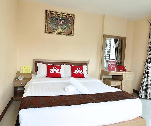 Hotel Zen Inthamara Soi 49 2*