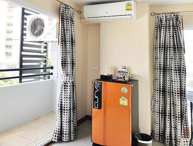 Zen Inthamara Soi 49 Hotel